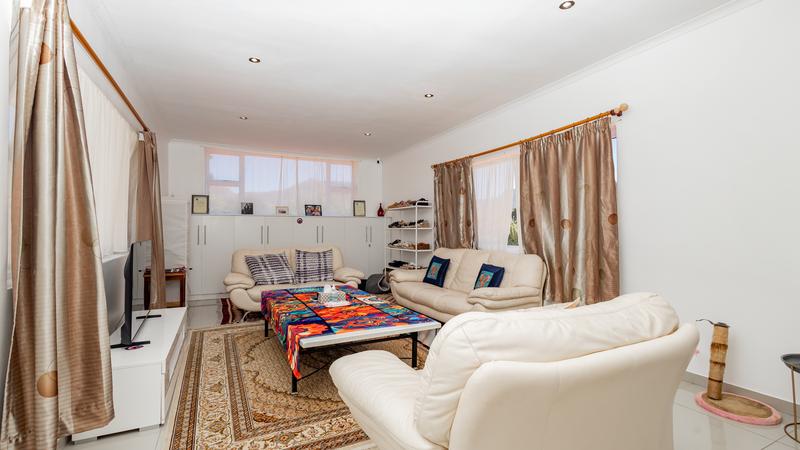 10 Bedroom Property for Sale in Constantia Western Cape